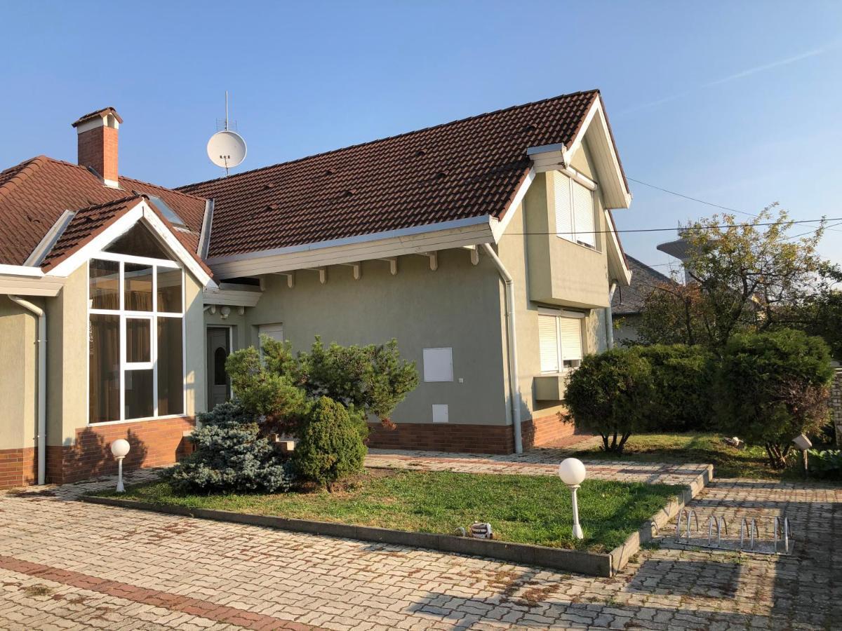 Hajdúszoboszló Nikolux Apartman מראה חיצוני תמונה